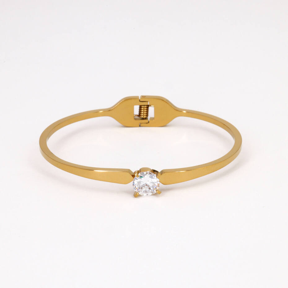 The Solitaire Horizon Ridge Cuff