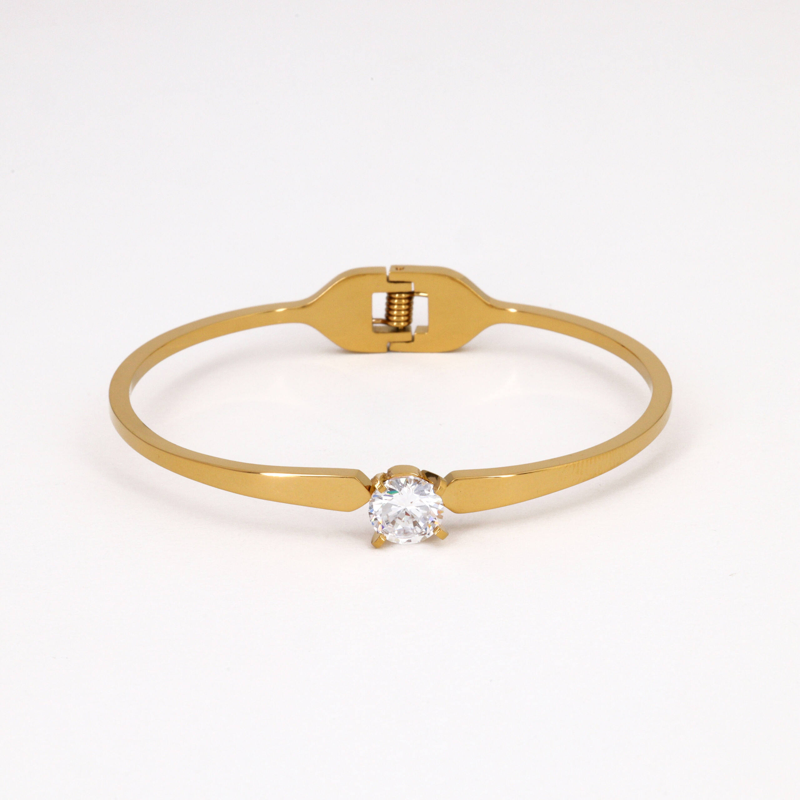 The Solitaire Horizon Ridge Cuff