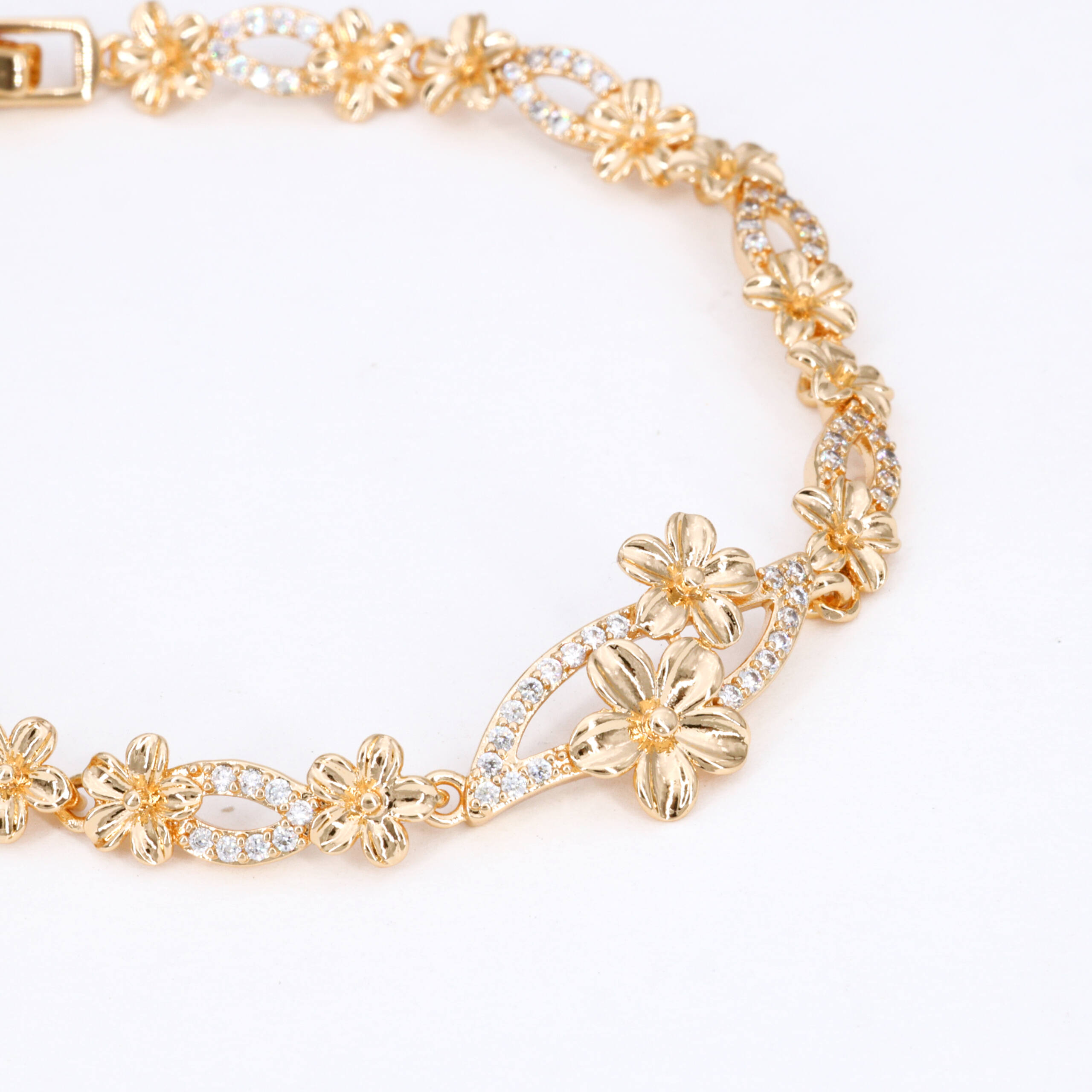 Golden Link Radiance Bracelet