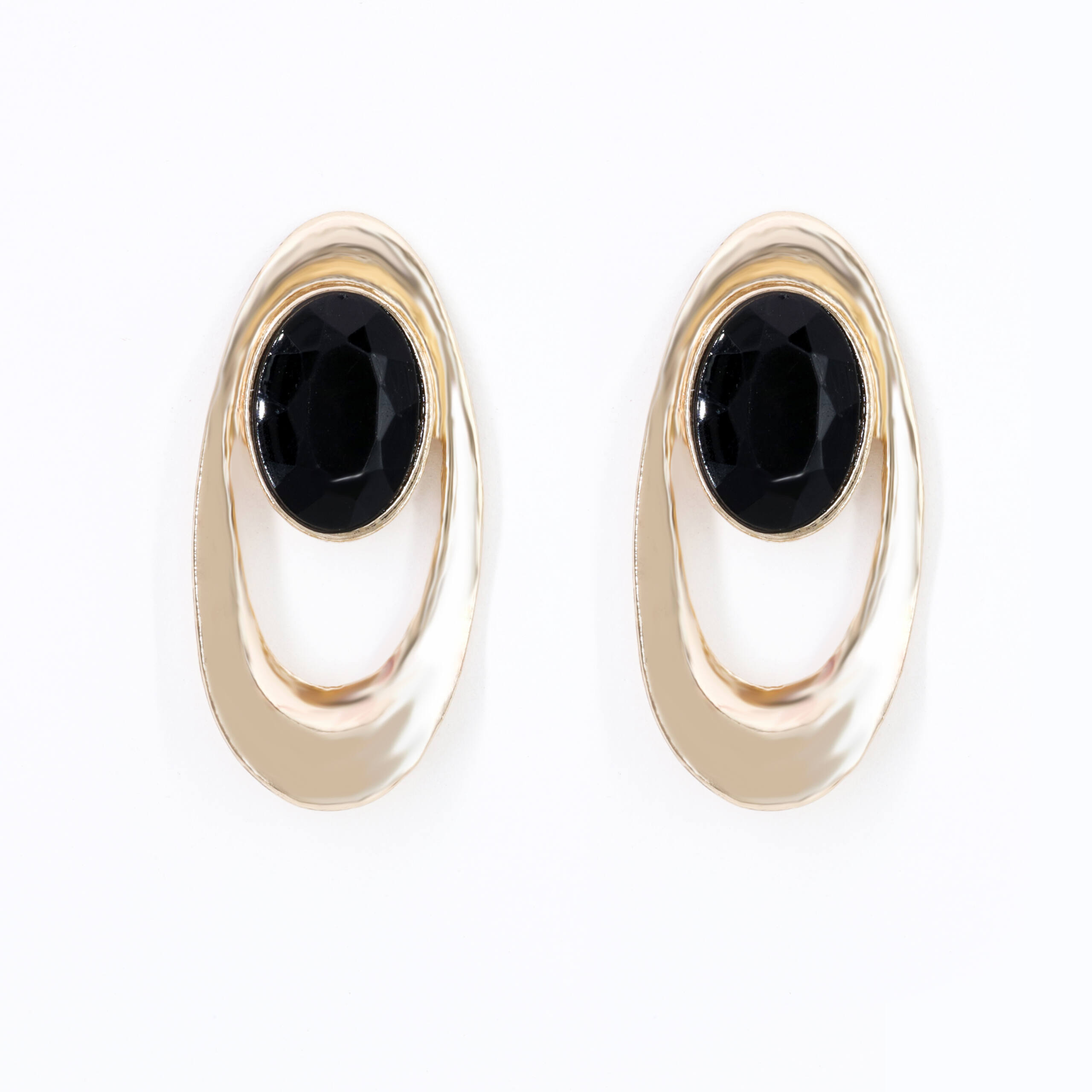 Golden Noir Oval Pendant Set