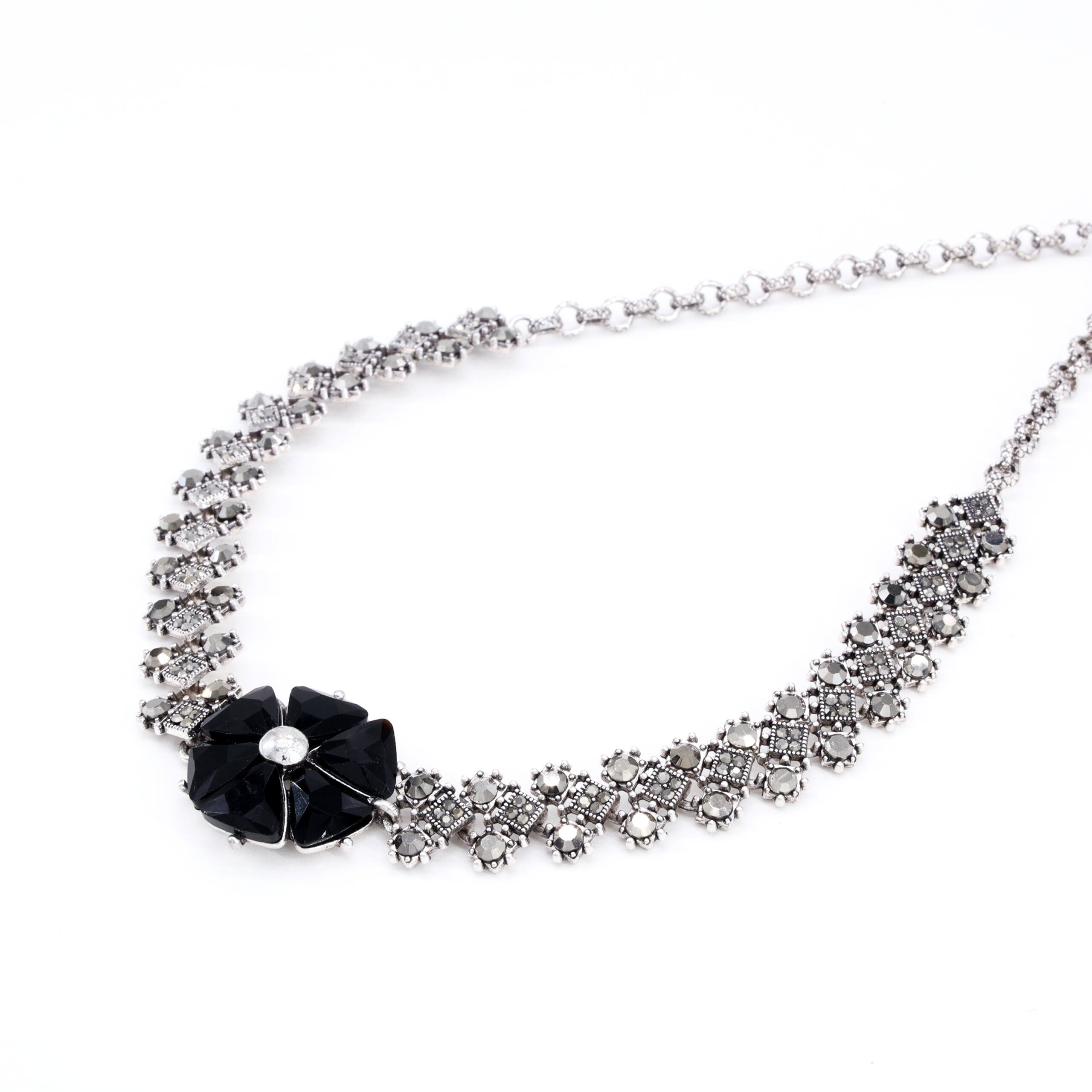 Noir Bloom Centerpiece Necklace Set