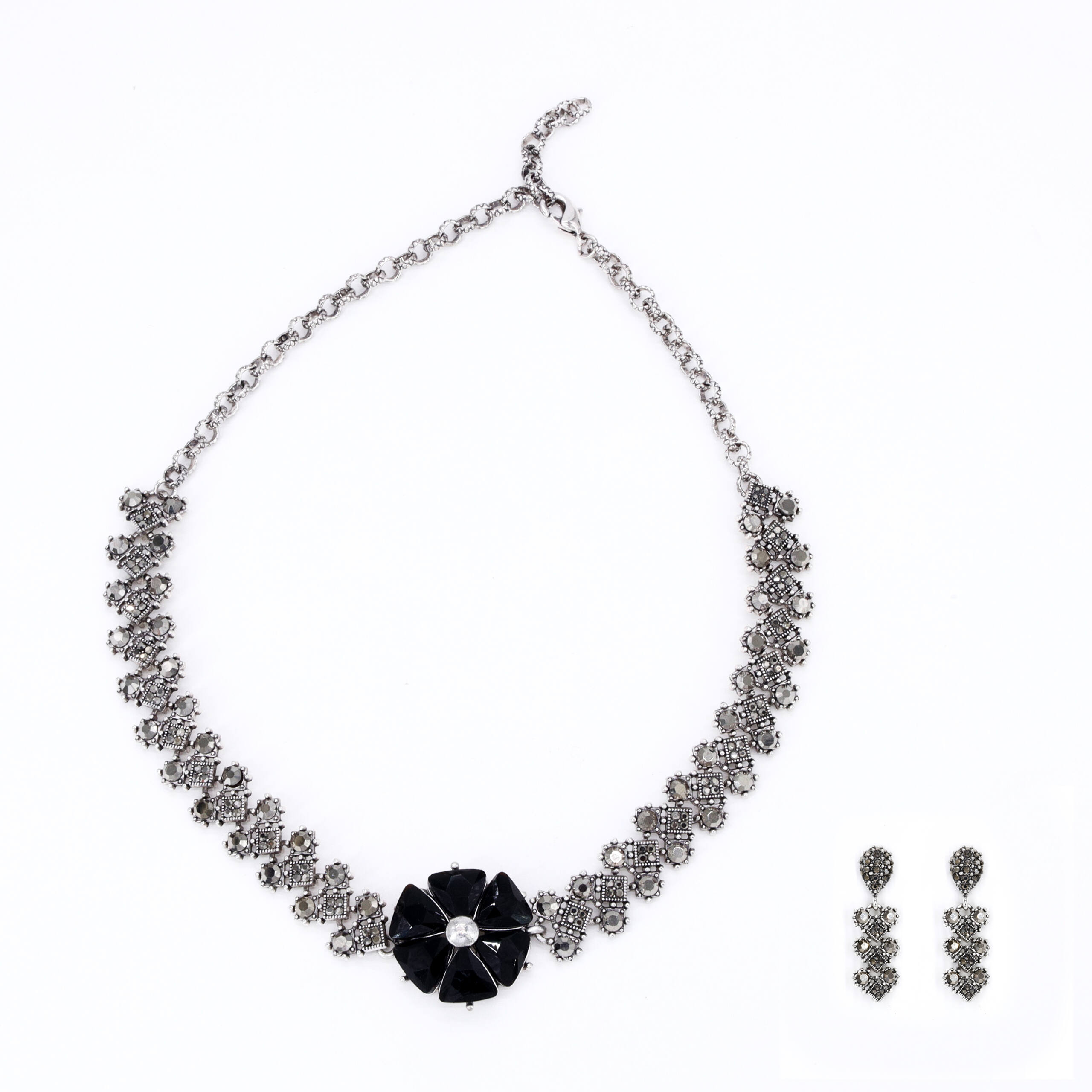 Noir Bloom Centerpiece Necklace Set