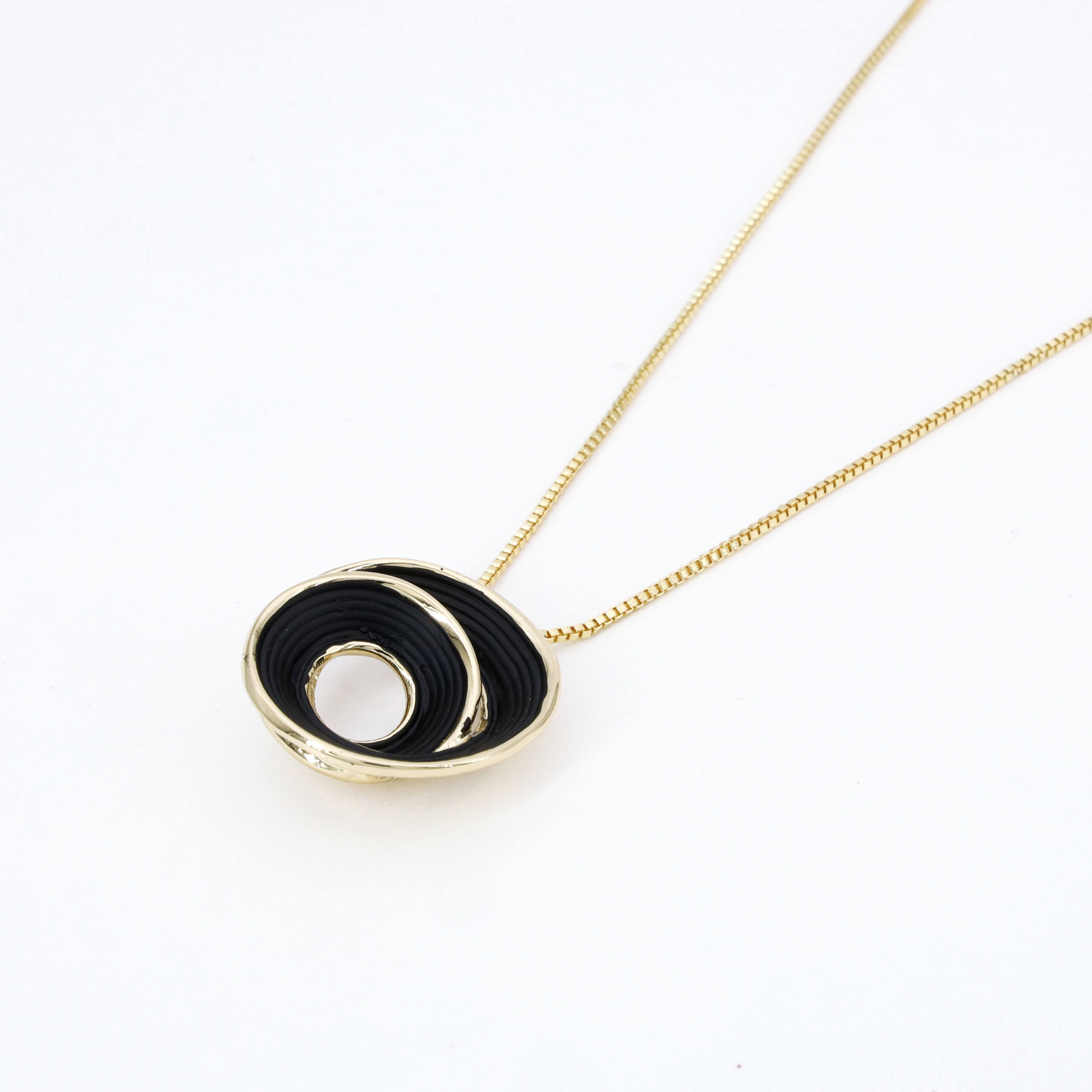 Noir Halo Circle Necklace Set