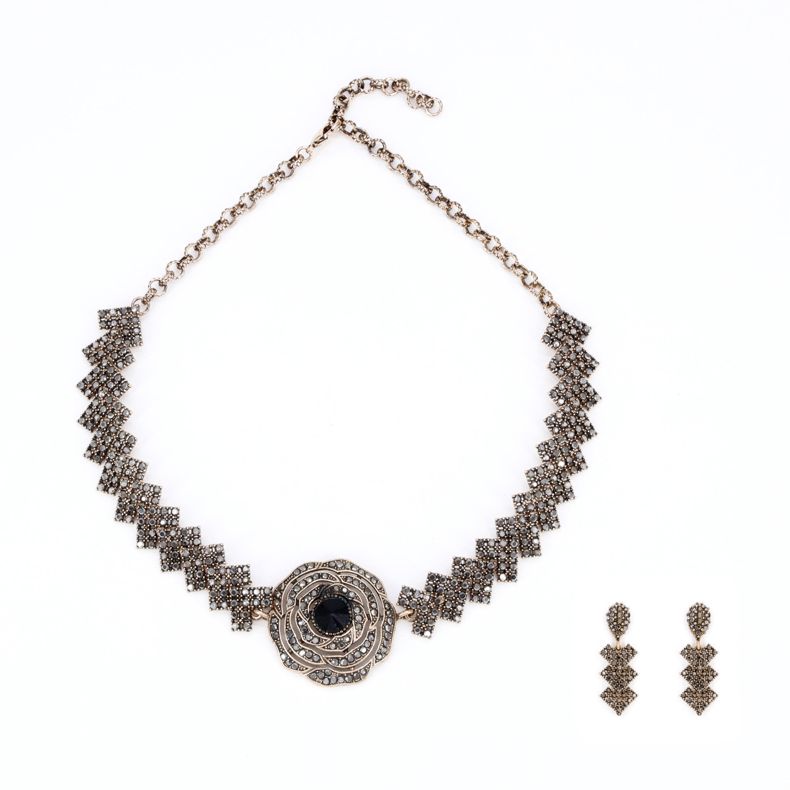 Rosé Noir Floral Necklace Set