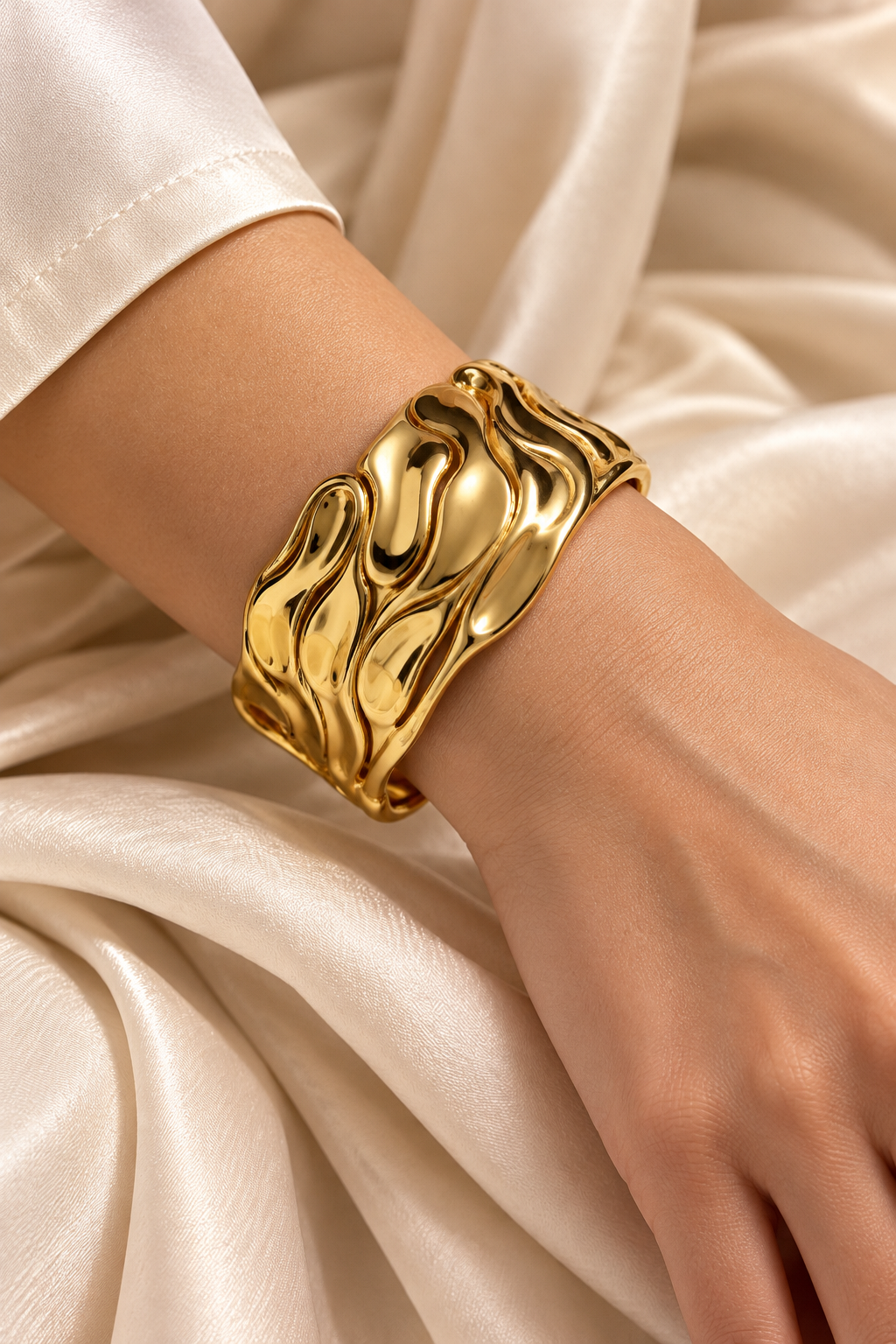 Royal Wave Gold Tone Designer Kada