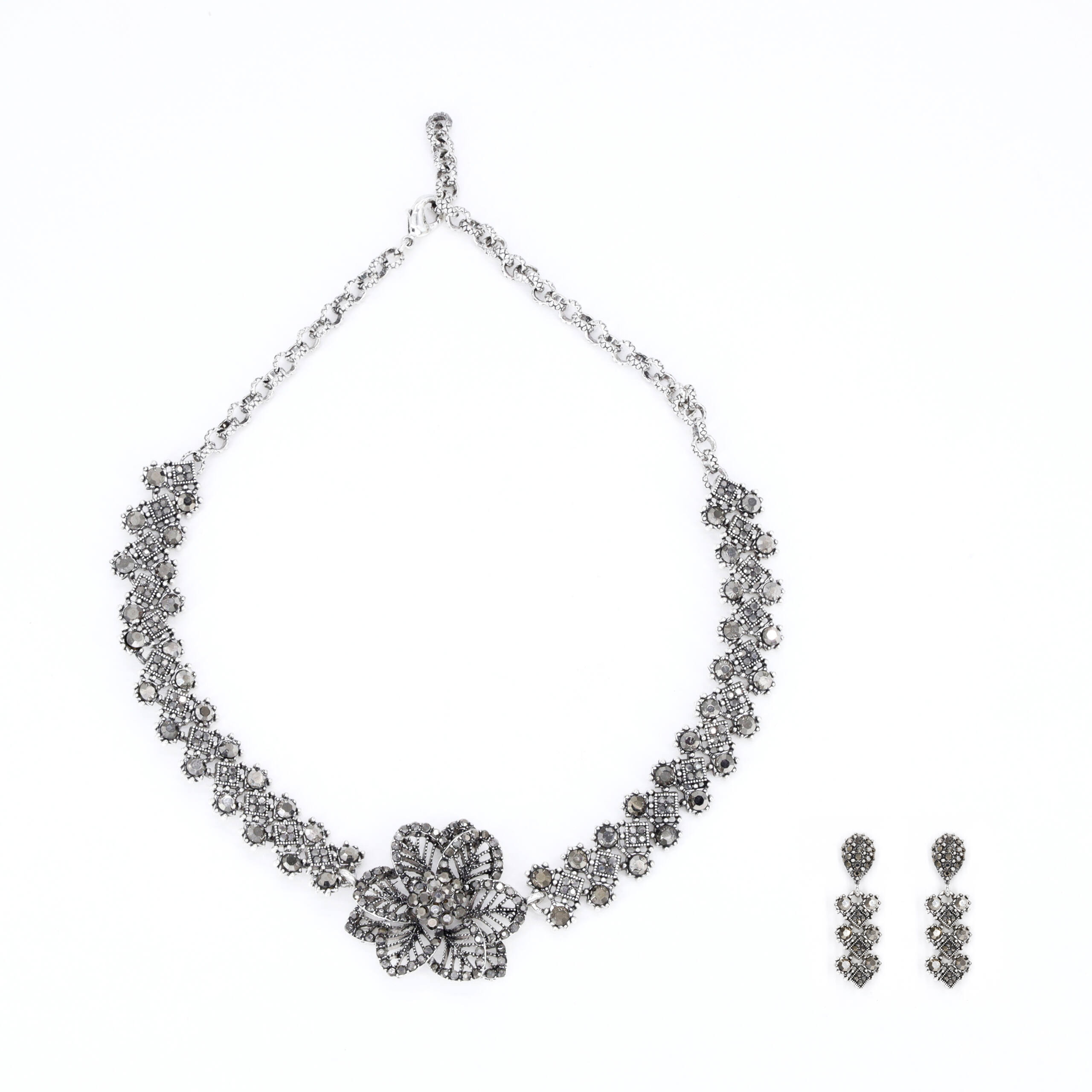 Silver Bloom Halo Necklace Set