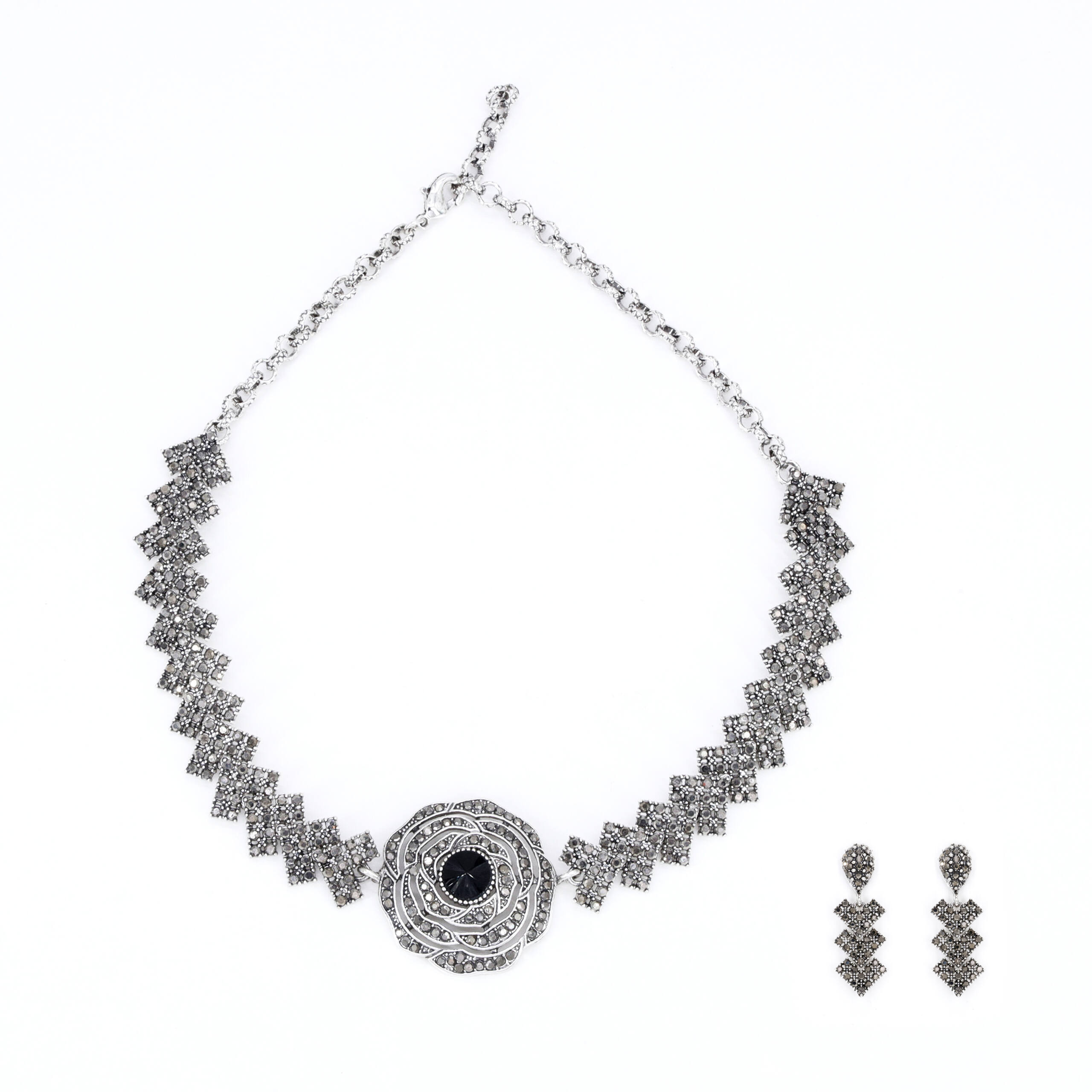 Silver Petal Glow Necklace Set